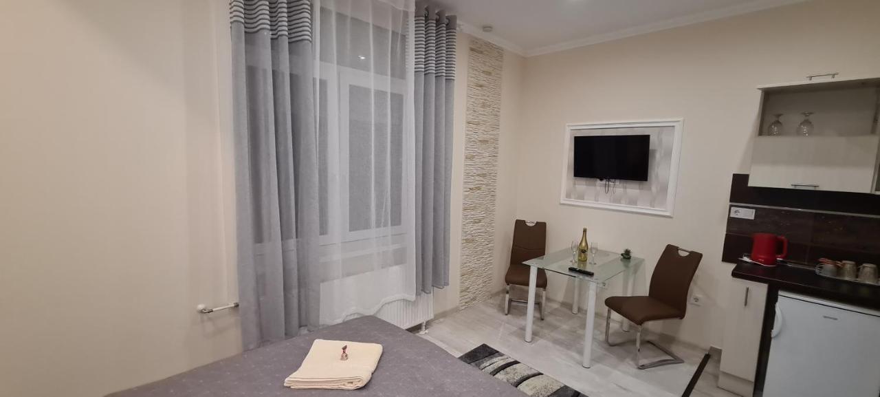 Rozsa Apartmanhaz Segedín Exteriér fotografie