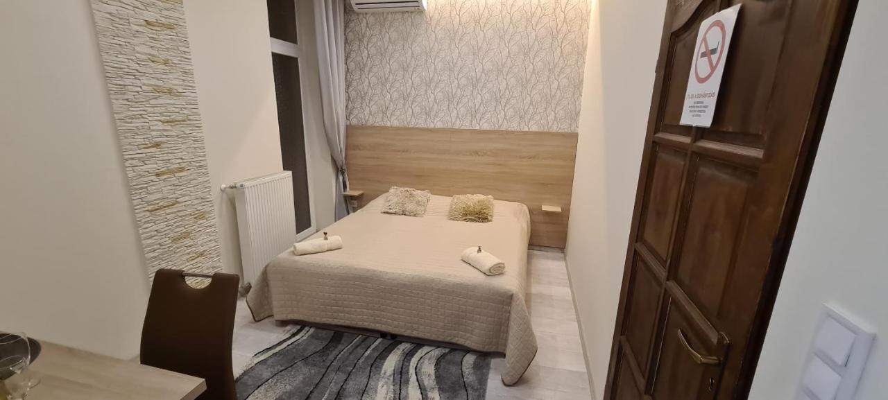 Rozsa Apartmanhaz Segedín Exteriér fotografie