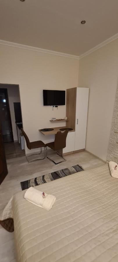 Rozsa Apartmanhaz Segedín Exteriér fotografie